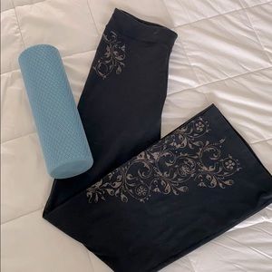 Athleta yoga pants with way-cool scroll